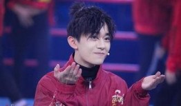 易烊千玺近况爆料最新视频,揭秘幕后花絮，精彩瞬间尽收眼底